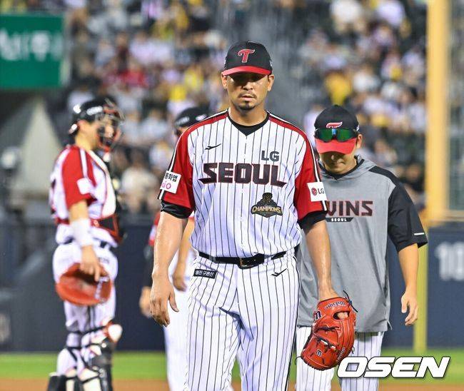 [OSEN=잠실, 박준형 기자] 6회초 LG 선발투수 카라스코가 강판되고 있다.    2026.08.16 / soul1014@osen.co.kr