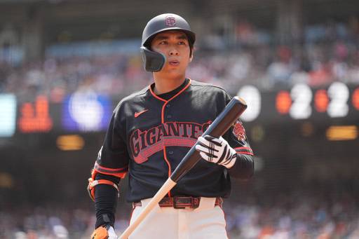 Aug 15, 2026; San Francisco, California, USA; San Francisco Giants right fielder Jung Hoo Lee (51) stands in the on-deck circle during the first inning against the Colorado Rockies at Oracle Park. Mandatory Credit: Darren Yamashita-Imagn Images/2026-08-16 07:53:03/ <저작권자 ⓒ 1980-2026 ㈜연합뉴스. 무단 전재 재배포 금지, AI 학습 및 활용 금지>