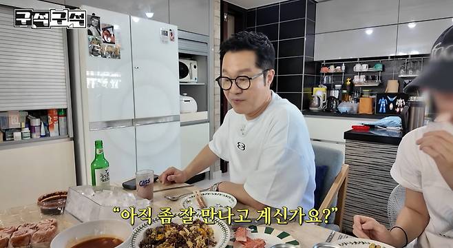방송인 지상렬이 16세 연하 쇼호스트 신보람과 여전히 좋은 만남을 이어가고 있다고 밝혔다./ 사진=유튜브 채널 '로보락 코리아'