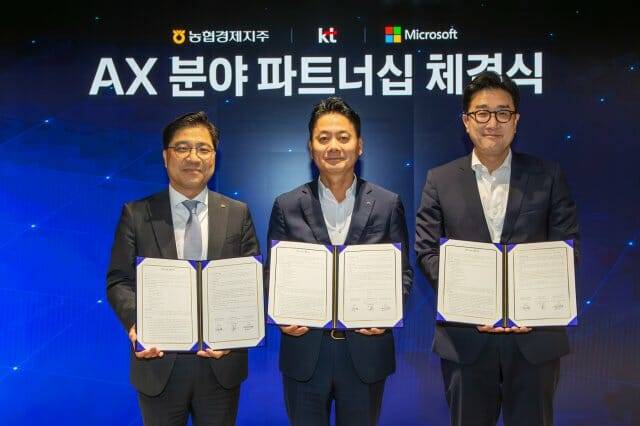 왼쪽부터 KT AX사업부문장 박상원 전무, 농협경제지주 김주양 대표이사, 한국MS 김훈상 부사장.