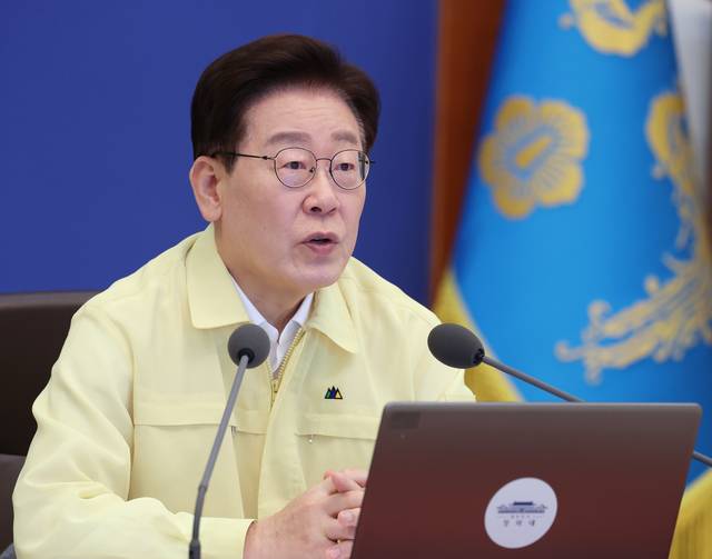 이재명 대통령이 18일 청와대에서 열린 제1회 을지국무회의에서 발언하고 있다. [청와대통신사진기자단]