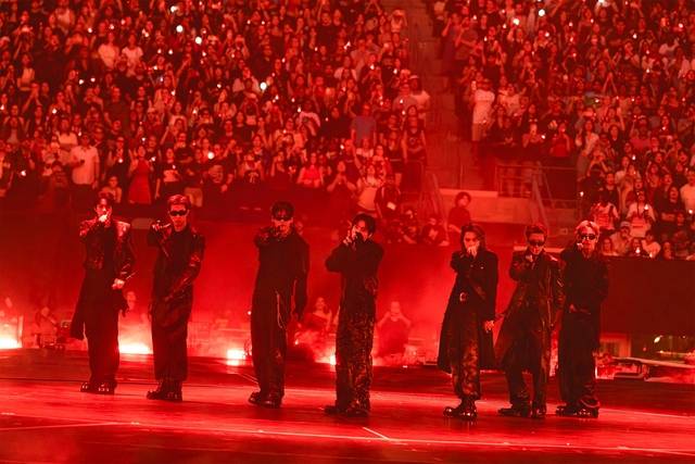 O BTS se apresenta em East Rutherford, Nova Jersey, EUA. Cortesia da Big Hit Music (HYBE).