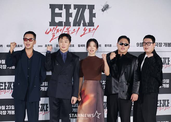 배우 변요한, 노재원, 임세미, 문지훈, 김민호가 18일 오전 서울 CGV용산아이파크몰에서 진행된 영화 '타짜: 벨제붑의 노래' 제작발표회에 참석해 포즈를 취하고 있다.  온라인 카지노 사업으로 세상을 다 가진줄 알았던 장태영(변요한), 그리고 그의 모든 것을 빼앗은 같은 이름의 절친 박태영(노재원)이 글로벌 도박판에서 다시 만나 복수의 한판을 벌이게 되는 타짜 시리즈의 마지막 ‘타짜: 벨제붑의 노래’는 9월 23일 개봉한다. /2026.08.18 /사진=이동훈 photoguy@