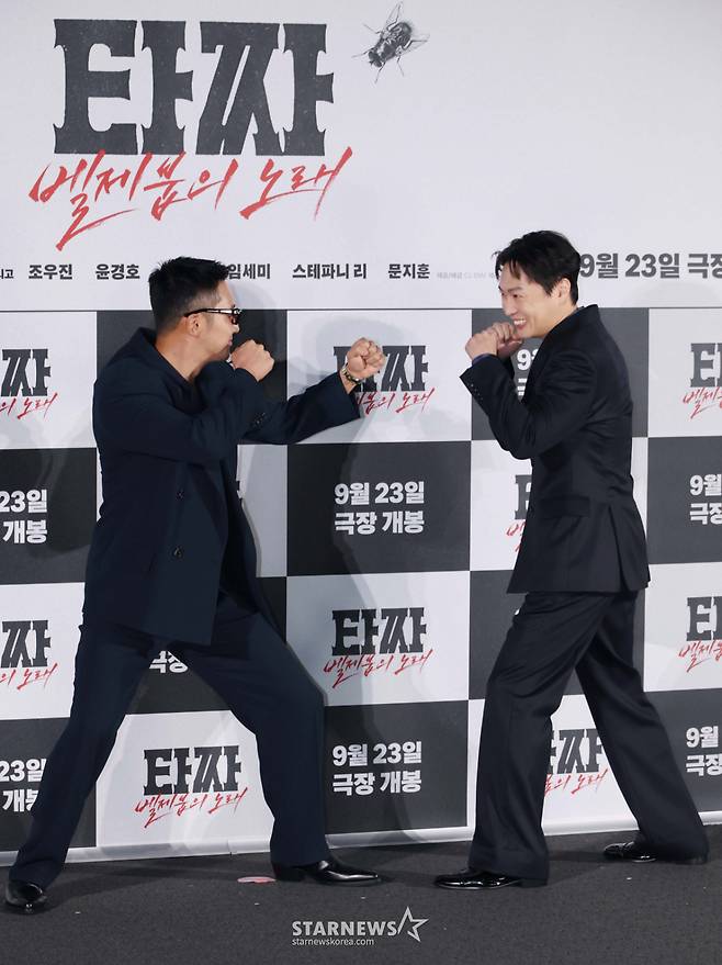 배우 변요한, 노재원이 18일 오전 서울 CGV용산아이파크몰에서 진행된 영화 '타짜: 벨제붑의 노래' 제작발표회에 참석해 포즈를 취하고 있다.  온라인 카지노 사업으로 세상을 다 가진줄 알았던 장태영(변요한), 그리고 그의 모든 것을 빼앗은 같은 이름의 절친 박태영(노재원)이 글로벌 도박판에서 다시 만나 복수의 한판을 벌이게 되는 타짜 시리즈의 마지막 ‘타짜: 벨제붑의 노래’는 9월 23일 개봉한다. /2026.08.18 /사진=이동훈 photoguy@