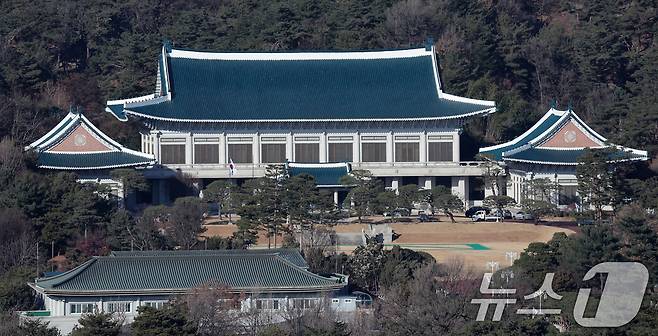 서울 종로구 정부서울청사에서 바라본 청와대 모습.2025.12.21 ⓒ 뉴스1 김성진 기자