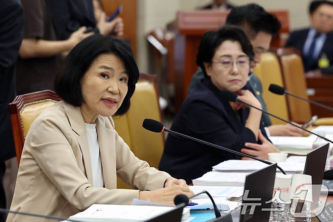 이진숙 국민의힘 의원이 19일 오전 서울 여의도 국회에서 열린 과학기술정보방송통신위원회 전체회의에서 신상발언을 하고 있다. 2026.8.19 ⓒ 뉴스1 황기선 기자