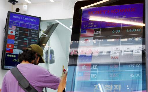 9일 서울 명동 한 환전소 전광판에 환율이 표시돼 있다. 뉴시스