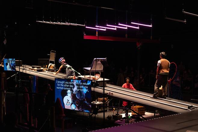 일본 공연단체 올타의 ‘영원한 노동’. 지난해 아이치트리엔날레 공연 장면. ⓒAichi Triennale Organizing Committee, Photo: Yujiro Sagami