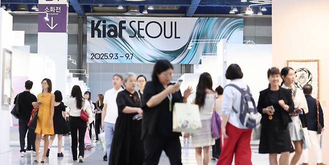지난해 9월 서울 강남구 코엑스에서 열린 국내 최대 규모의 아트페어 '키아프 서울 2025'  모습. / 사진 = 뉴스1