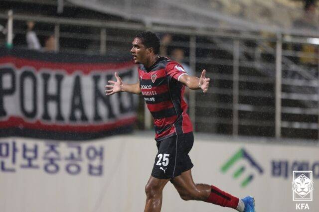 포항 스틸러스가 19일 광양축구전용경기장에서 열린 진주시민축구단과의 코리아컵 16강전에서 3-1로 승리했다./대한축구협회 제공