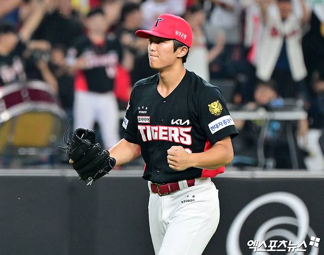 18일 오후 대전 한화생명 볼파크에서 열린 '2026 신한 SOL Bank KBO리그' KIA 타이거즈와 한화 이글스의 경기, KIA가 김도영의 솔로포에 힘입어 한화에 4:3 승리를 거뒀다.  이날 경기에서 승리한 KIA 이의리가 기뻐하고 있다. 대전, 김한준 기자