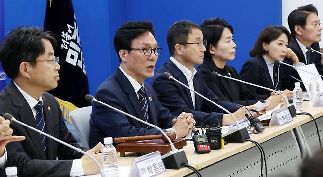 김민석 더불어민주당 대표가 19일 부산 동구 부산시당에서 열린 현장 최고위원회 회의에 참석, 모두발언을 하고 있다. ⓒ뉴시스