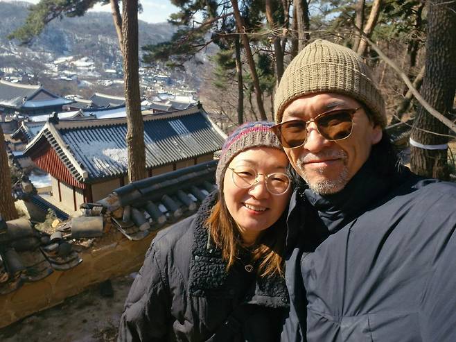 안성호 기자는 사고 전날 아내 김명애씨와 남한산성 산책을 갔다. 명애씨는 2월이었지만 춥지 않았고 유독 평화롭고 행복했다고 그날을 기억한다. 유족 제공