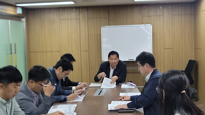 박승진 서울시의회 주택공간위원장이 주택공간위원회 회의를 주재하고 있다. 서울특별시의회 제공