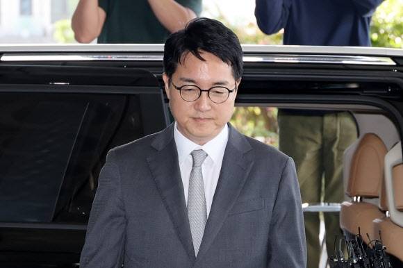 심우정 전 검찰총장이 지난해 9월 21일 내란특검의 조사를 받기 위해 서울 서초구 서울고검에 들어서고 있다. 연합뉴스
