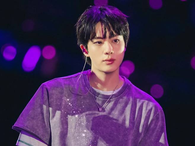 Jin, do BTS, fica em 1º lugar na votação dos ídolos para "Artista da Geração".