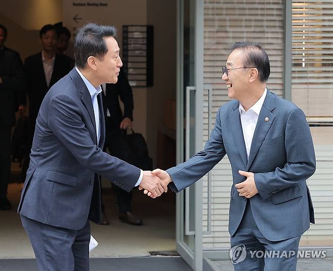 김윤덕 국토교통부 장관과 오세훈 서울시장 주택공급 회동