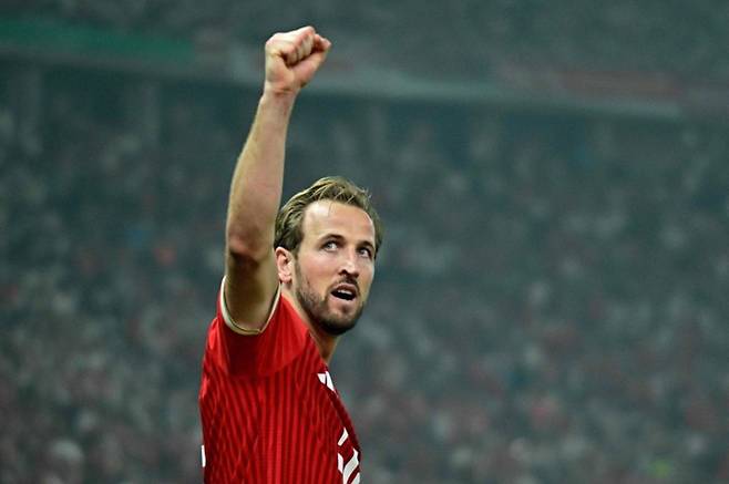 Bayern Munich's English forward #09 Harry Kane celebrates scoring the 2-0 goal during the German Cup (DFB Pokal) final football match FC Bayern Munich v VfB Stuttgart at the Olympic Stadium in Berlin, on May 23, 2026. Bayern Munich striker Harry Kane has said he is set to start negotiations to extend his contract with the Bundesliga champions beyond 2027. Speaking at a media day in Munich on August 18, 2026, the 33-year-old England captain told reporters the discussions had been delayed until after he returned from a post-World Cup holiday, but would begin soon. (Photo by Tobias SCHWARZ / AFP) / DFB REGULATIONS PROHIBIT ANY USE OF PHOTOGRAPHS AS IMAGE SEQUENCES AND QUASI-VIDEO.