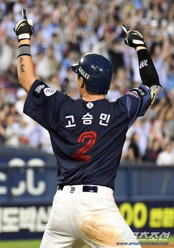 21일 잠실구장에서 열린 두산과 롯데의 경기. 8회초 2사 만루 롯데 고승민이 만루포를 날린 뒤 환호하고 있다. 잠실=박재만 기자 pjm@sportschosun.com/2026.08.21/