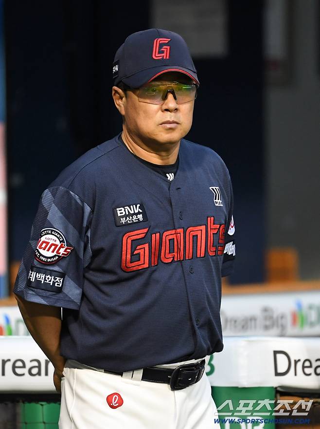 21일 잠실구장에서 열린 두산과 롯데의 경기. 롯데 김태형 감독이 경기를 준비하고 있다. 잠실=박재만 기자 pjm@sportschosun.com/2026.08.21/