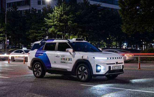 운행 중인 ‘강남 심야 자율주행 택시’. [서울시 제공]