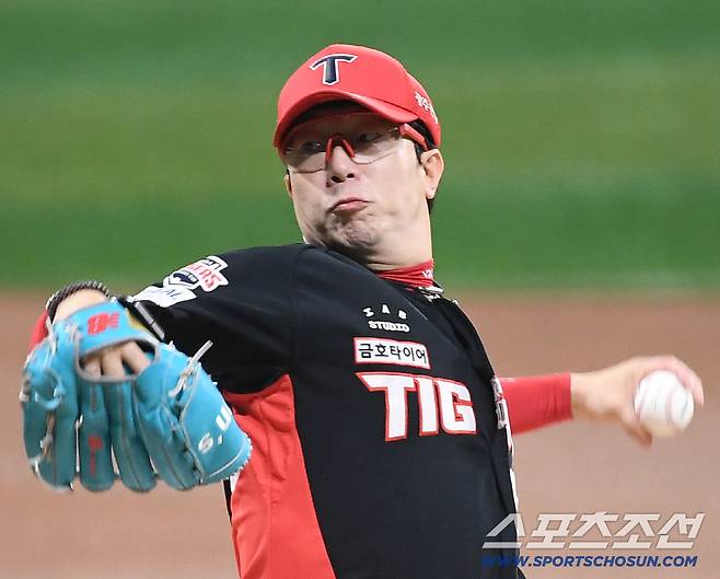 21일 고척돔에서 열린 KIA와 키움의 경기. 선발 투구하고 있는 KIA 양현종. 고척=송정헌 기자songs@sportschosun.com/2026.08.21/