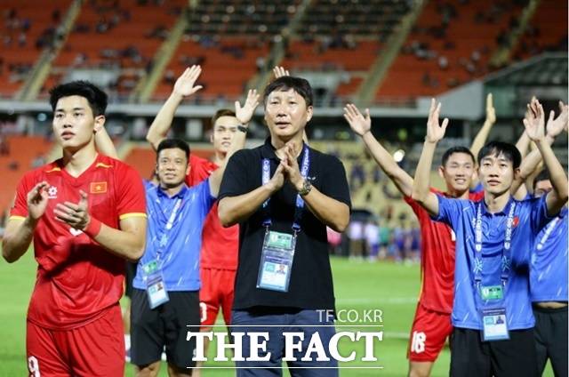 '박항서 매직' 이후 다시 베트남 축구에 등장한 한국인 지도자 열풍의 주인공 김상식 감독./베트남 축구연맹