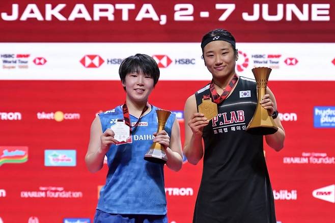 안세영과 야마구치는 23일 오후 7시 인도 뉴델리 인디라 간디 실내체육관에서 2026 세계배드민턴연맹(BWF) 세계선수권대회 여자단식 결승을 치른다. 안세영과 야마구치는 세계랭킹 1위와 2위를 각각 나눠 갖고 있으며 이번 대회에서도 1번 시드와 2번 시드를 배정받았는데 둘 모두 단 한 게임도 내주지 않고 5연승을 챙겼다. 연합뉴스