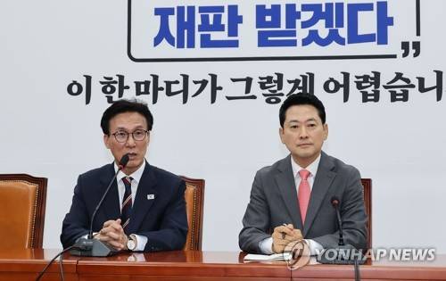 발언하는 더불어민주당 김민석 당 대표(서울=연합뉴스) 배재만 기자 = 더불어민주당 김민석 대표가 24일 국회에서 취임 인사차 국민의힘 장동혁 대표를 예방, 발언하고 있다. 2026.8.24 scoop@yna.co.kr