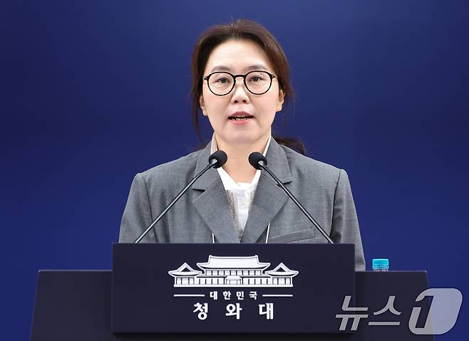 강유정 대변인이 24일 청와대 춘추관에서 특별감찰관 지명 관련 브리핑을 하고 있다. 2026.8.24 ⓒ 뉴스1 허경 기자