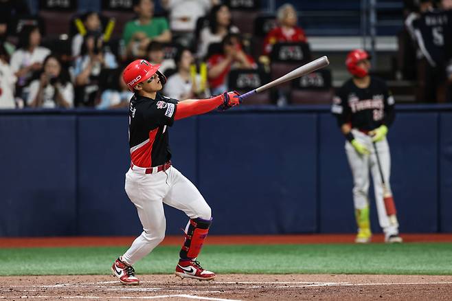 KIA 김도영이 23일 고척스카이돔에서 열린 2026 KBO리그 정규시즌 키움전에서 시즌 38호 홈런을 터뜨리고 있다. 사진 | KIA 타이거즈