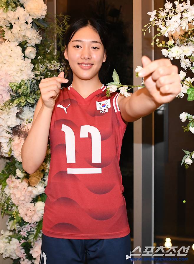 '제2의 김연경' 손서연(선명여고)이 22일 인천 하버파크호텔에서 스포츠조선과 인터뷰에 앞서 포즈를 취하고 있다. 인천=박재만 기자 pjm@sportschosun.com/2026.08.22/