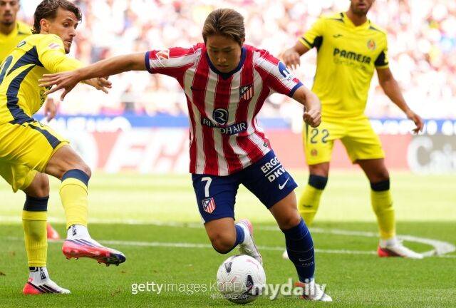아틀레티코 마드리드가 24일 리야드 에어 메트로폴리타노에서 열린 비야레알과의 홈 경기에서 2-2로 비겼다. 아틀레티코 이강인이 드리블을 하고 있다./게티이미지코리아
