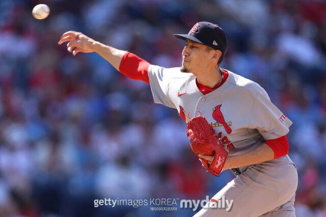 MLB 세인트루이스에서 마무리 투수로 활약하고 있는 라일리 오브라이언은 24일(한국시각) 열린 필라델피아와 원정 경기에서 끝내기 홈런을 내줬다. 그는 4-0 리드 상황에 마운드에 올랐으나 9회말 6점을 내주면서 흔들렸고 결국 고개를 숙였다./게티이미지코리아