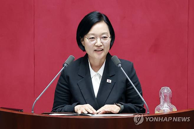 지난달 본회의에서 취임 인사하는 한성숙 국무총리 [연합뉴스 자료사진]