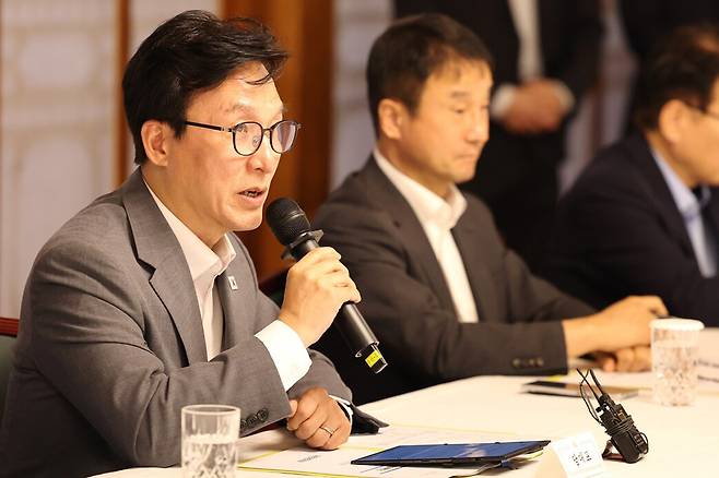 더불어민주당 김민석 당 대표가 23일 서울 종로구 삼청동 총리공관에서 열린 고위당정협의회에 참석해 발언하고 있다. 연합뉴스