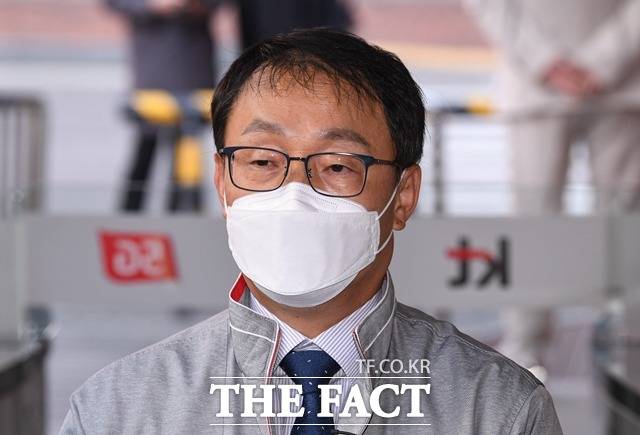 하청업체 대표이사 선임 과정에 부당하게 개입한 혐의로 재판에 넘겨진 구현모 전 KT 대표의 1심 선고가 25일 열린다./더팩트ＤＢ