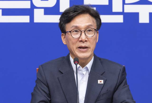 김민석 더불어민주당 대표가 25일 국회에서 열린 대통합추진단 1차 회의에서 발언하고 있다. [연합뉴스]