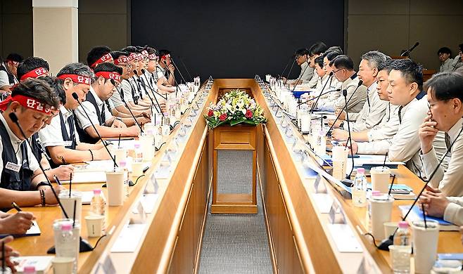 마주 앉은 현대차 노사 대표 [현대차 제공. 재판매 및 DB 금지]
