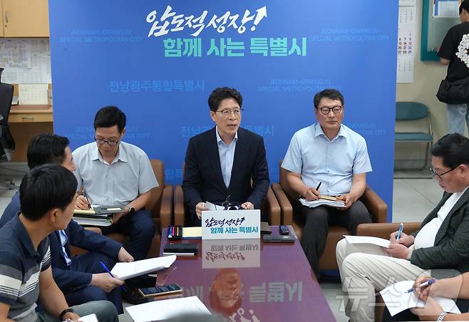 황기연 전남광주통합특별시 행정부시장이 26일 무안청사 기자실에서 국립의과대학 설립 관련 기자간담회를 하고 있다.(전남광주통합특별시 제공. 재판매 및 DB금지) 2026.8.26 /뉴스1