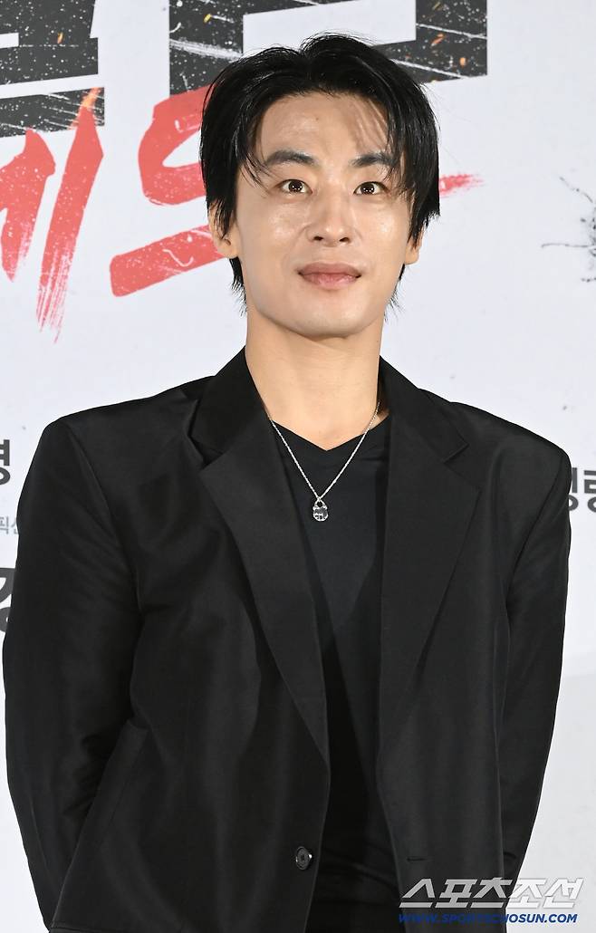 26일 롯데시네마 건대입구에서 열린 영화 '부활남: 더 레드'의 제작보고회. 구교환이 포토타임을 갖고 있다. 허상욱 기자wook@sportschosun.com/2026.08.26/