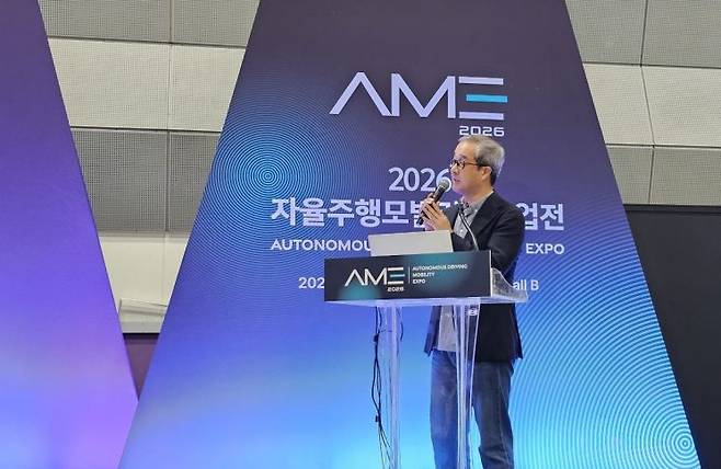이경민 현대차 자율주행개발센터 상무는 26일 서울 코엑스에서 열린 '퓨처모빌리티위크'에서 '데이터 플라이휠을 통한 자율주행 모델의 지속 개선'을 주제로 발표 하고 있다. 이승진 기자