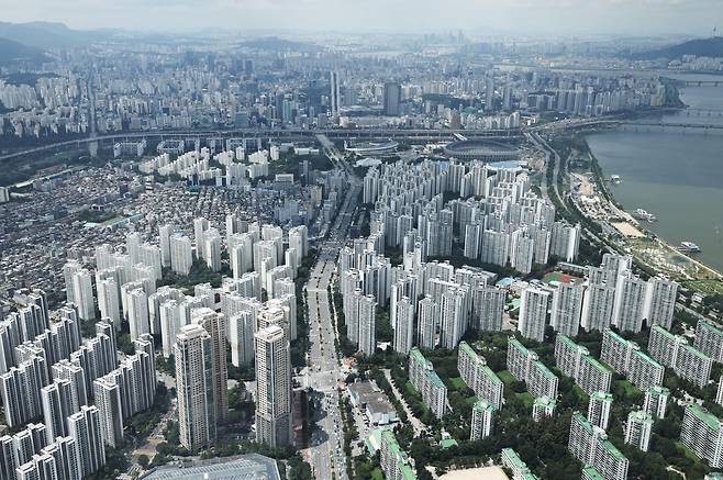 서울 송파구 롯데월드타워 서울스카이에서 바라본 서울 시내 아파트. 2026.7.27 뉴스1