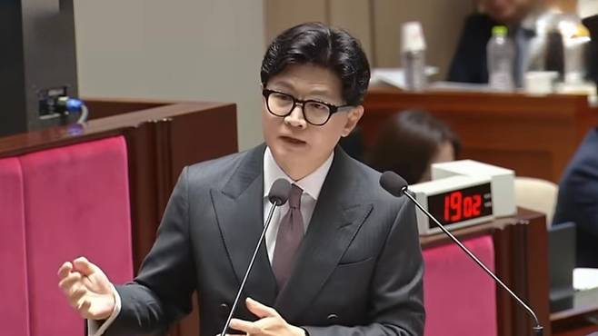 한동훈 무소속 의원이 지난 24일 국회에서 제주 실종사건과 경찰 대응 과정에 대해 질의하고 있다. (국회방송)
