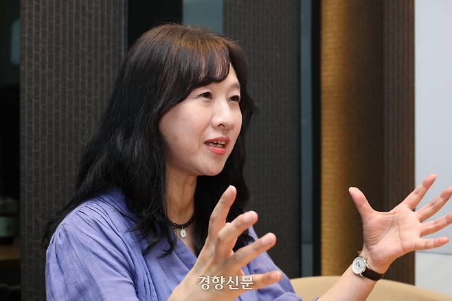 류정혜 국가인공지능전략위원회 위원이 지난 7월30일 서울 강남구 한 공유 공간 회의실에서 경향신문과 인터뷰하고 있다. 한수빈 기자