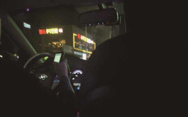 콜뛰기 조직은 철저히 무전기로만 소통한다. 사진은 기자가 촬영한 콜뛰기 차 내부. [사진 | 더스쿠프 포토]