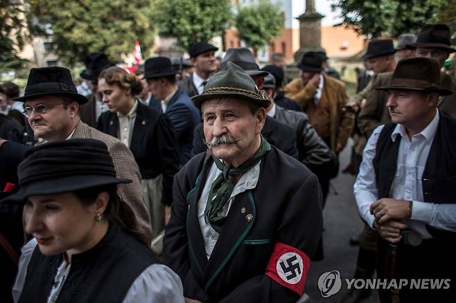 제2차 세계대전 당시 체코-폴란드 국경 재현행사 [EPA=연합뉴스 자료사진. 재판매 및 DB 금지]