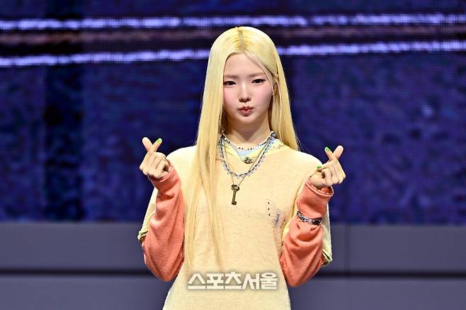 튜이드 서희가 24일 서울 광진구 예스24 라이브홀에서 열린 미니 1집 ‘TUNE & PLAY’(튠 앤 플레이) 발매 기념 미디어 쇼케이스에서 포토타임을 갖고 있다.     2026. 8. 24. 최승섭기자 thunder@sportsseoul.com