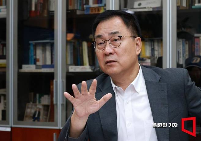 최형두 국민의힘 의원이 국회 의원실에서 아시아경제와 인터뷰하고 있다. 2026.7.31 김현민 기자