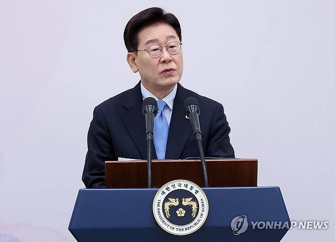 이재명 대통령, 기초단체장 초청 오찬간담회 인사말 (서울=연합뉴스) 김도훈 기자 = 이재명 대통령이 27일 청와대에서 열린 민선 9기 시장·군수·구청장 초청 오찬간담회에서 인사말을 하고 있다. 2026.8.27 [청와대통신사진기자단] superdoo82@yna.co.kr